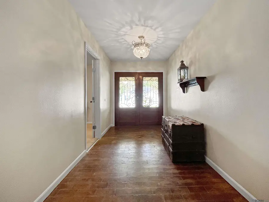 415 S Jefferson Ave, Port Allen, LA 70767 - #3