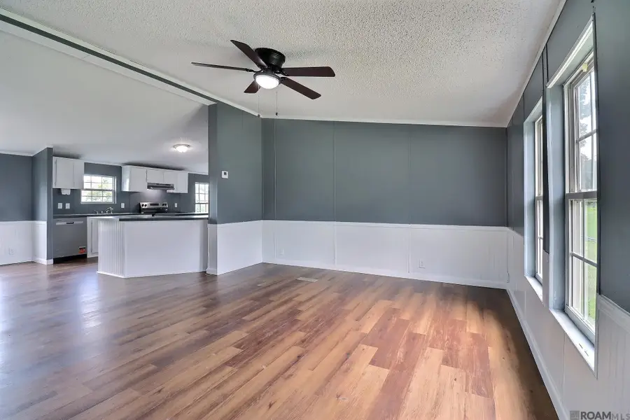 806 S Quiett Ave, Gonzales, LA 70737 - #3