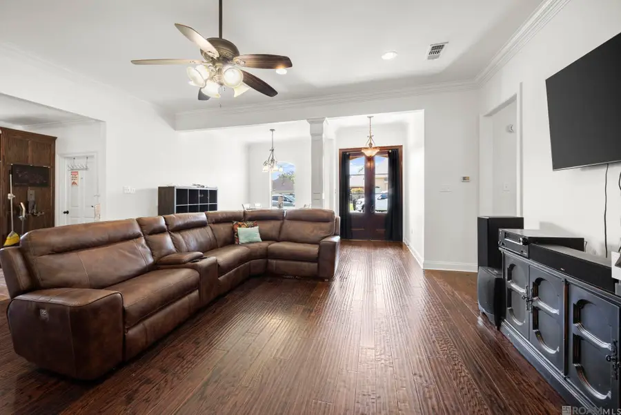 722 E Oak Haven St, Gonzales, LA 70737 - #2