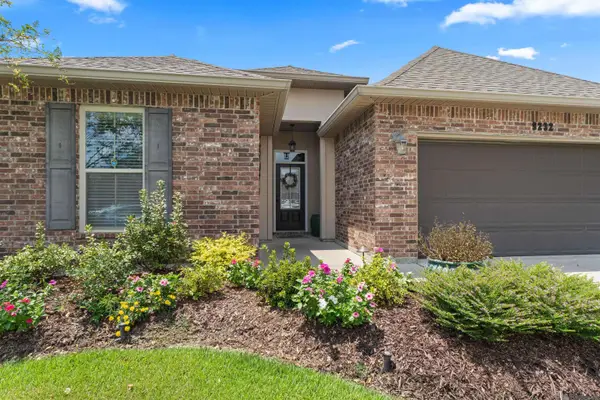 9232 Falling Oak Dr, Saint George, LA 70817