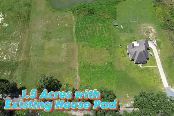 8573 New River Rd, St Amant, LA 70774