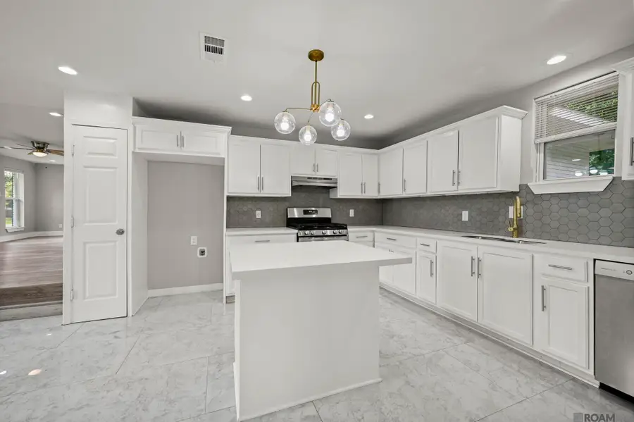 4366 Mills St, Zachary, LA 70791 - #3