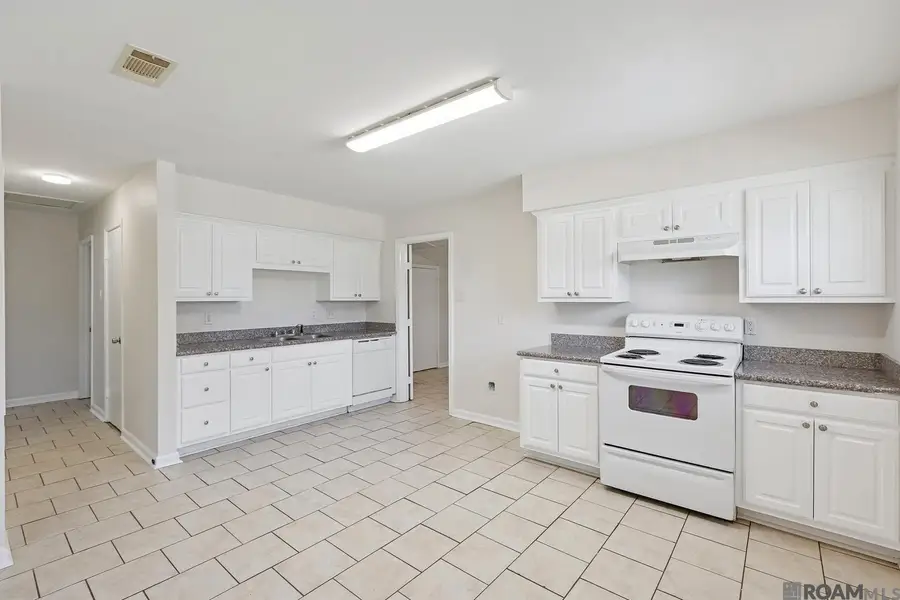 30627 Shannon Dr, Denham Springs, LA 70726 - #3