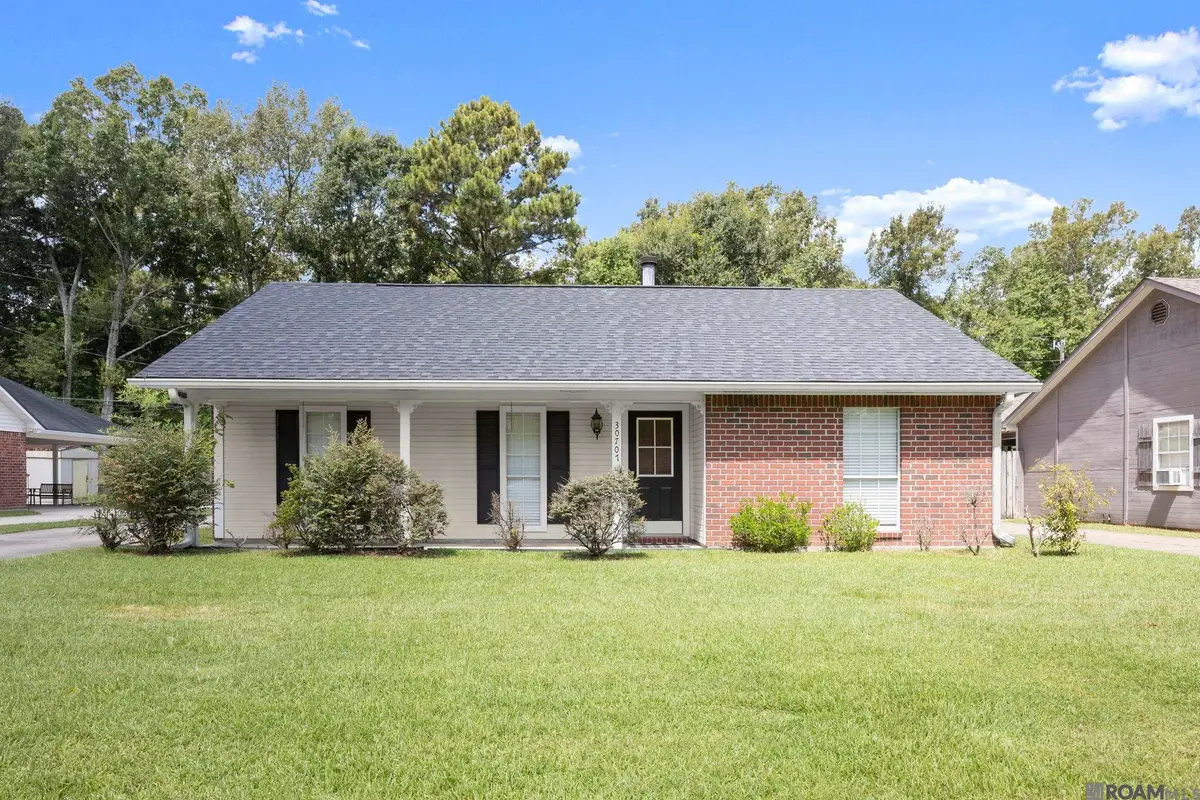 30707 Country Club Ln, Denham Springs, LA 70726 - #1