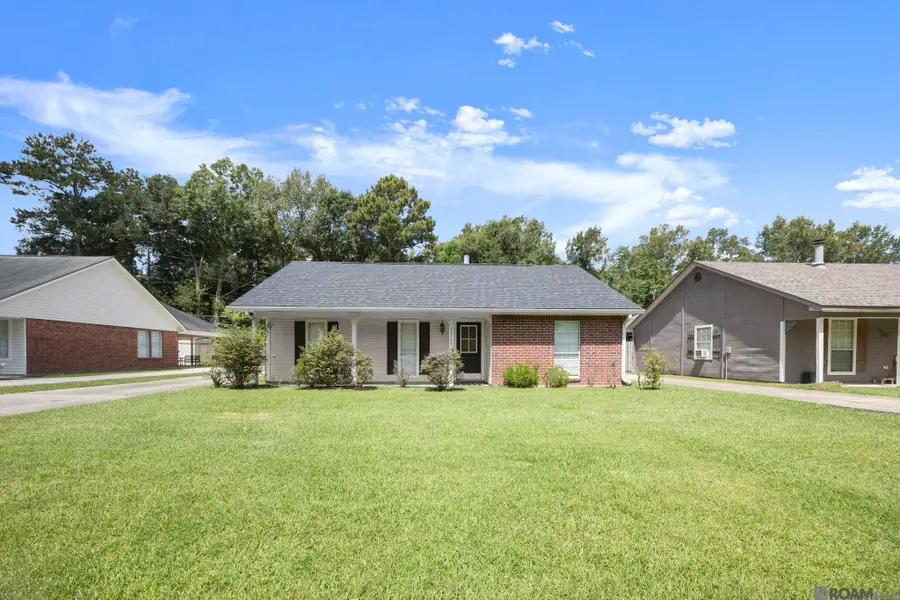 30707 Country Club Ln, Denham Springs, LA 70726 - #2