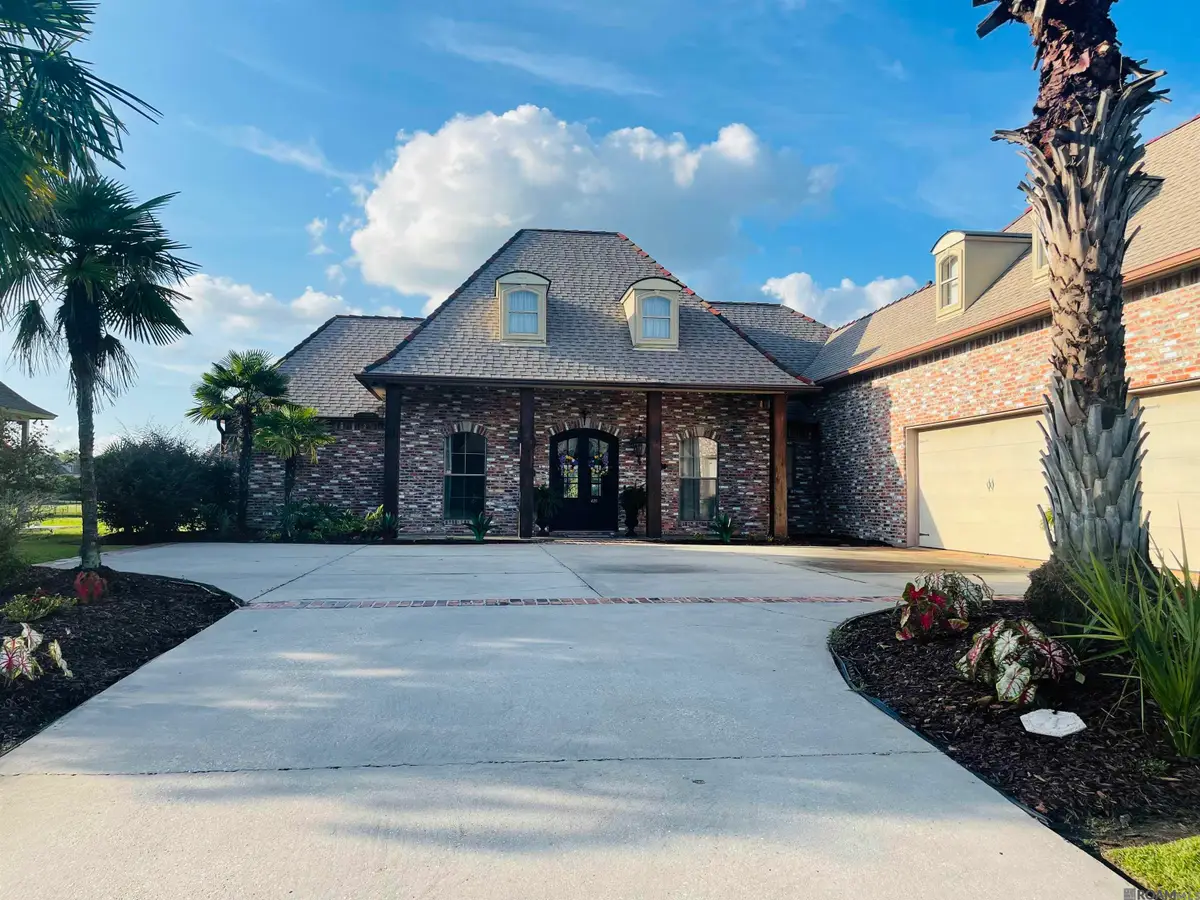 41216 Lakefront Ave, Gonzales, LA 70737 - #1