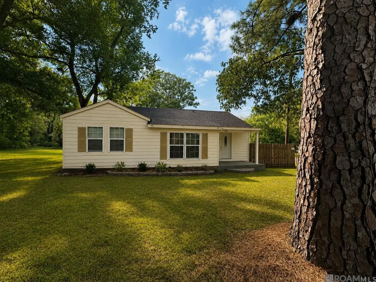 215 N River Rd, Denham Springs, LA 70726 - #1
