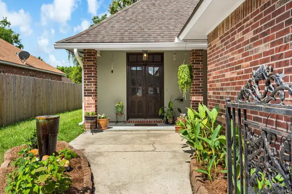 2036 Hunters Way Dr, Baton Rouge, LA 70816