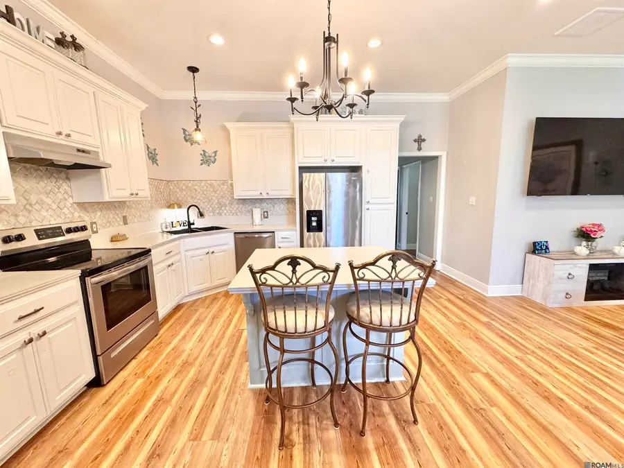 1027 E Bienville Ave, Gonzales, LA 70737 - #3