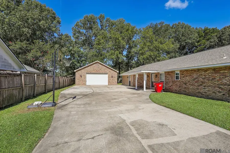 34448 Gravesbriar Dr, Denham Springs, LA 70706 - #2