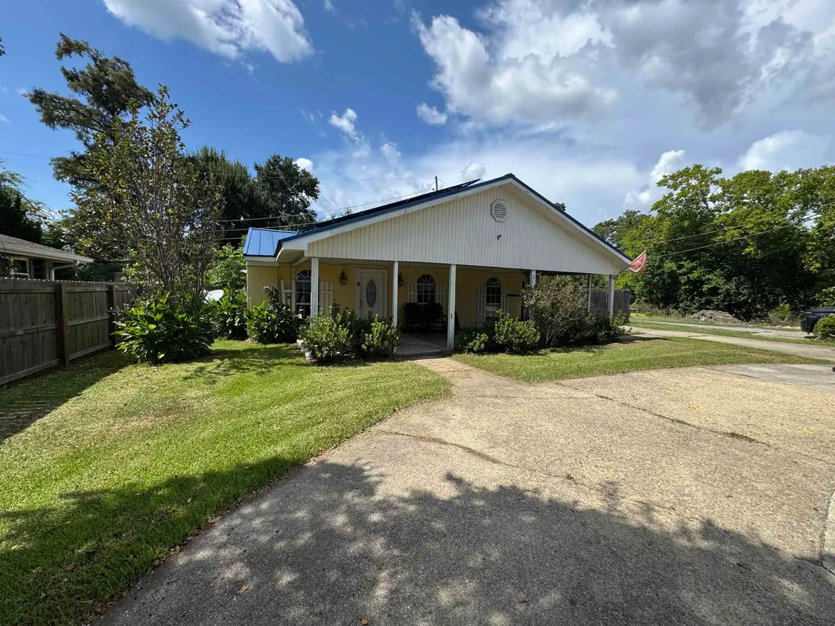 713 Highland Dr, Houma, LA 70364 - #1