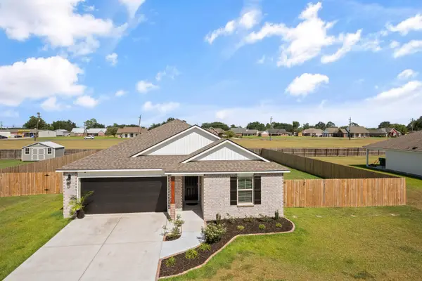 23053 Planters Dr, Vacherie, LA 70090