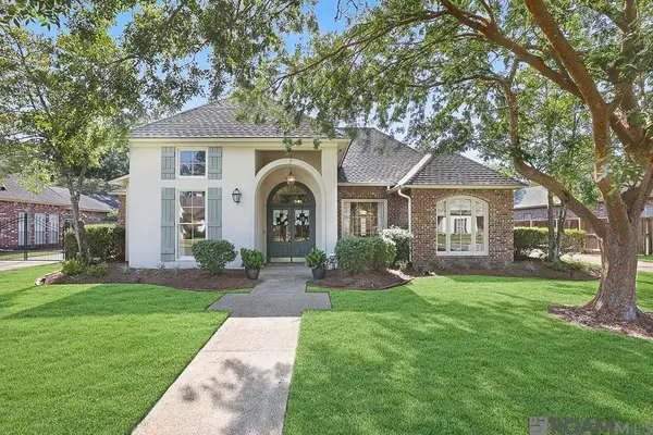 1624 Plantation Oaks Dr, Saint George, LA 70810