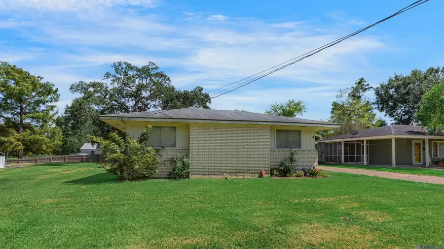 104 Virginia St, Jeanerette, LA 70544 - #2