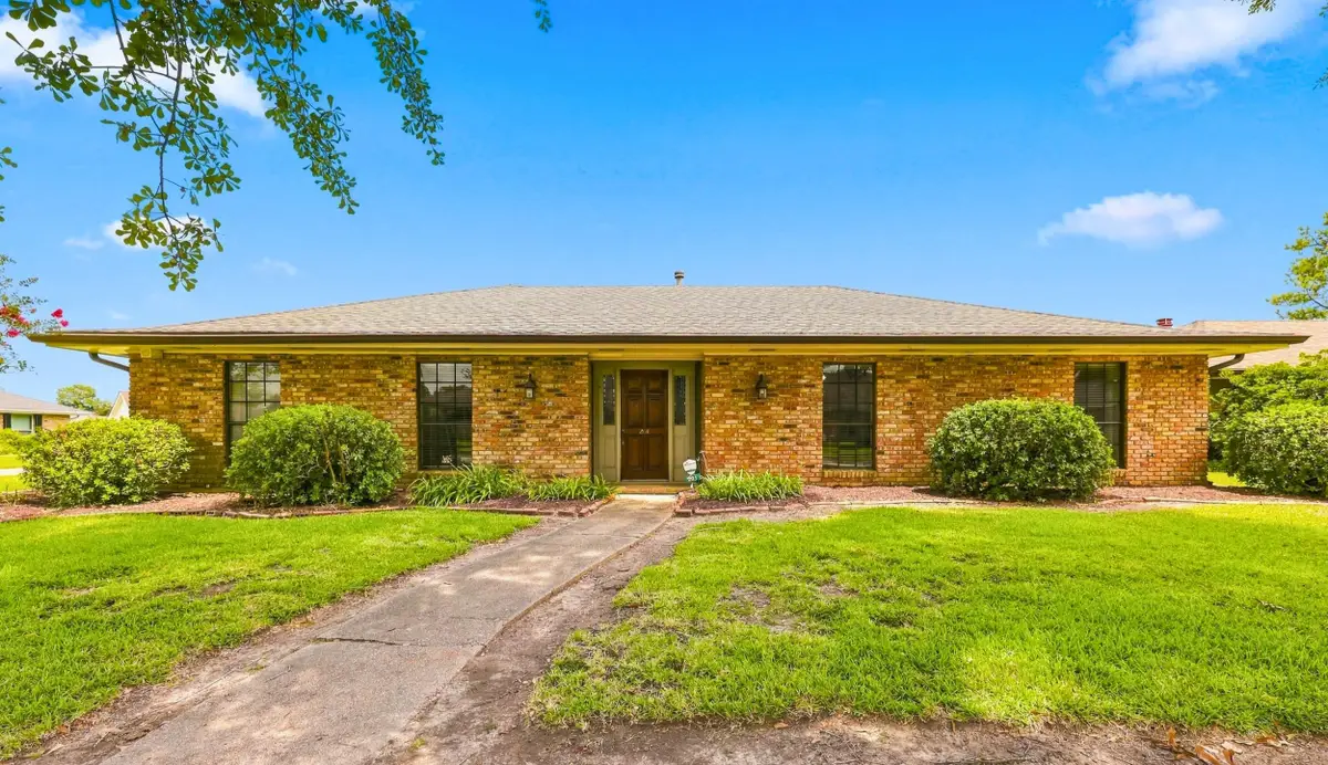201 Aspen Dr, Houma, LA 70360 - #1