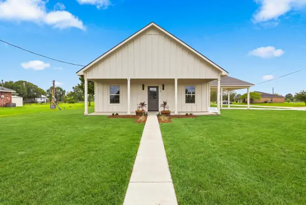 393 David Dr, Thibodaux, LA 70301