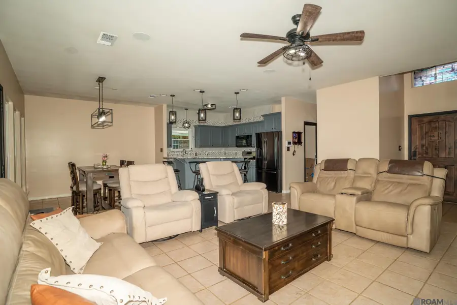 10933 Woodhaven Dr, Denham Springs, LA 70726 - #2