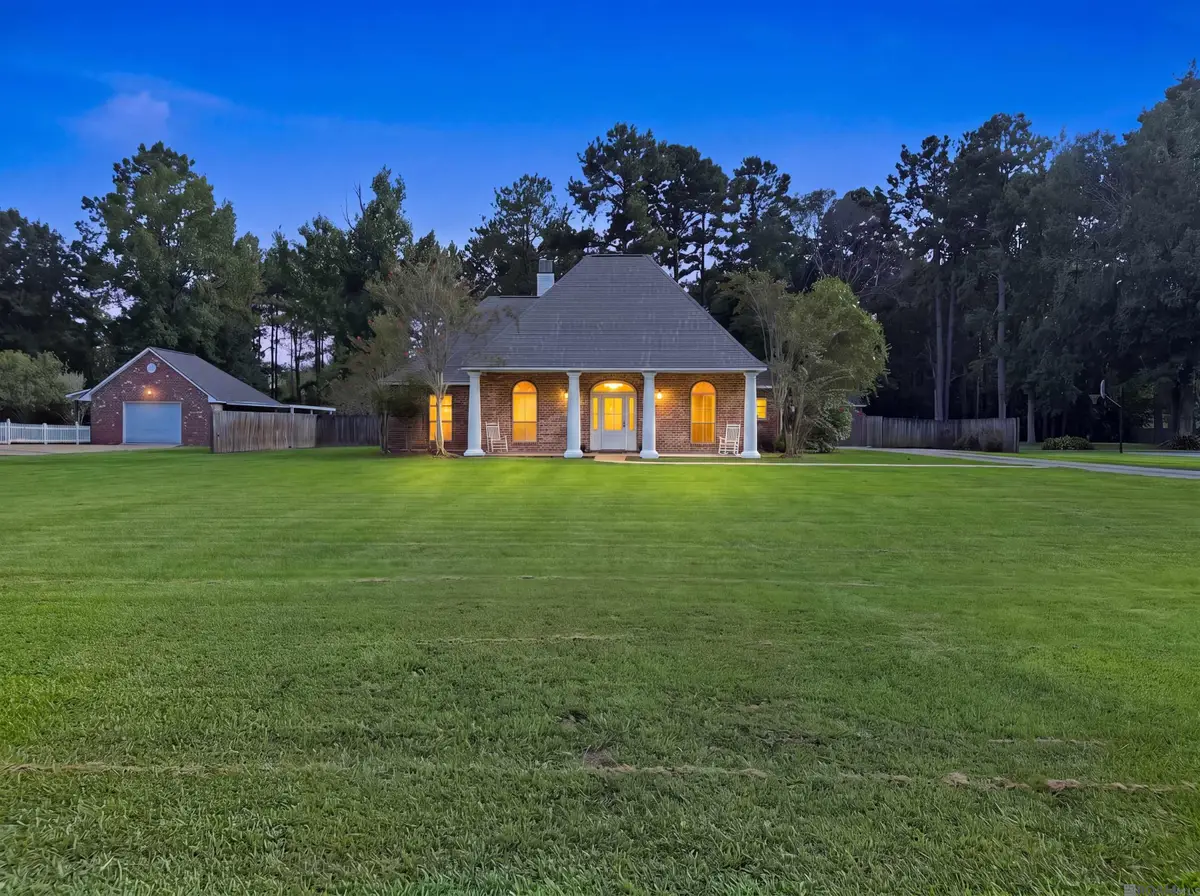 9900 Meadow Ln, Denham Springs, LA 70706 - #1
