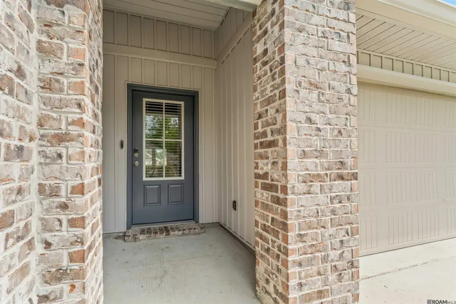 8411 Fairlane Dr, Denham Springs, LA 70726 - #3