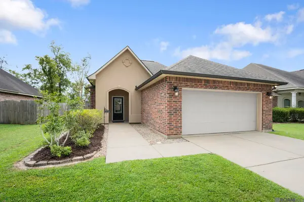 9346 Falling Oak Dr, Baton Rouge, LA 70817
