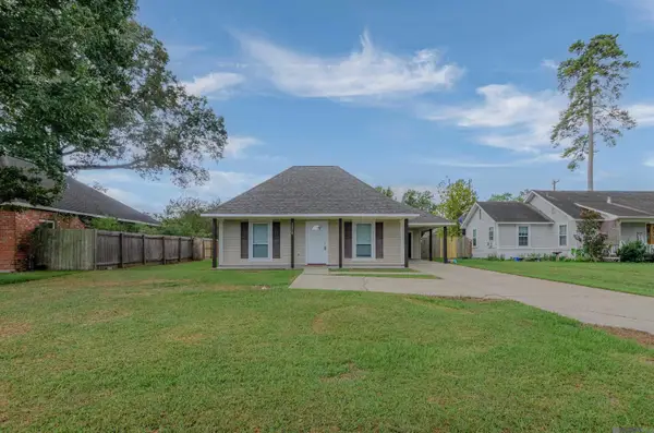 7378 Robinson Dr, Denham Springs, LA 70706