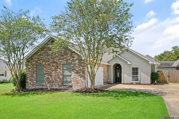 17851 Lake Azalea Dr, Baton Rouge, LA 70817