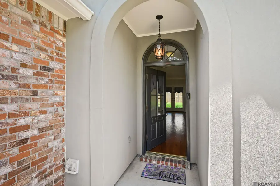 17851 Lake Azalea Dr, Baton Rouge, LA 70817 - #2