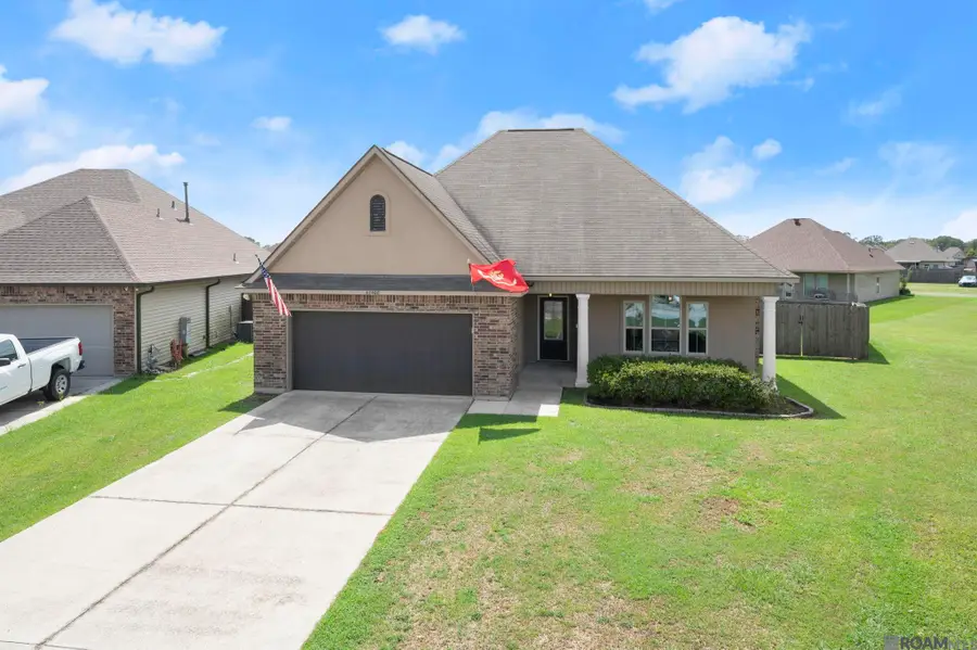 42408 Harborstone Ave, Prairieville, LA 70769 - #2