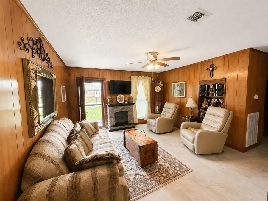 203 Hampton St, Houma, LA 70364 - #3