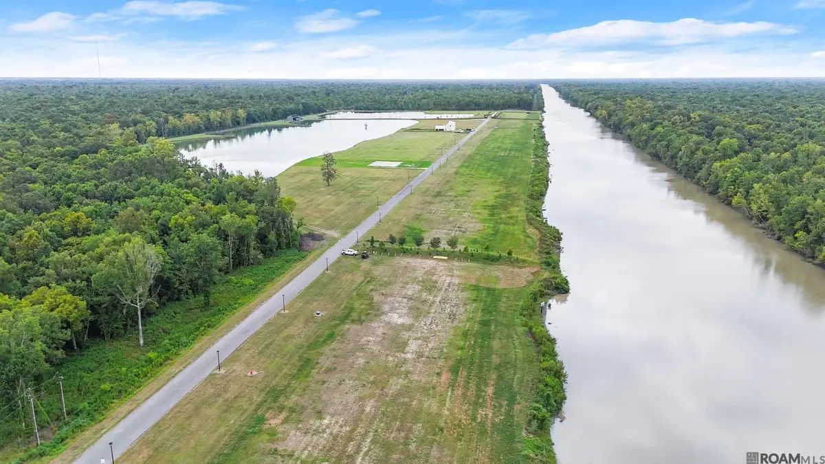6049 Mill Town Rd, Brusly, LA 70719 - #1