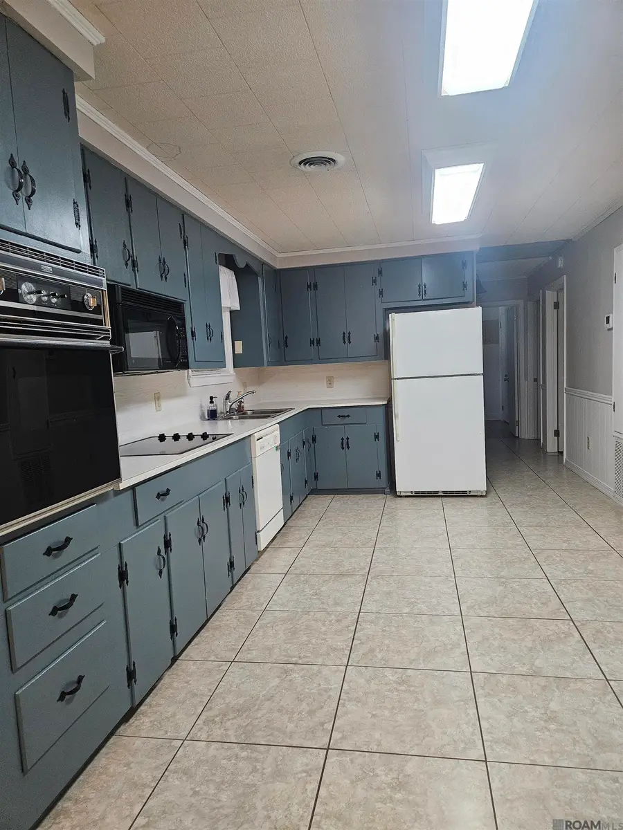 220 S Ida Ave, Gonzales, LA 70737 - #2