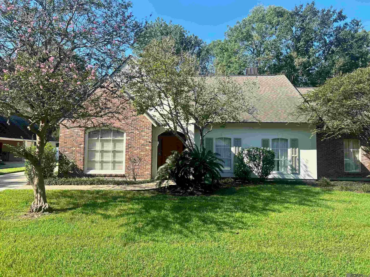 5802 Lake Shadow Dr, Baton Rouge, LA 70817 - #1