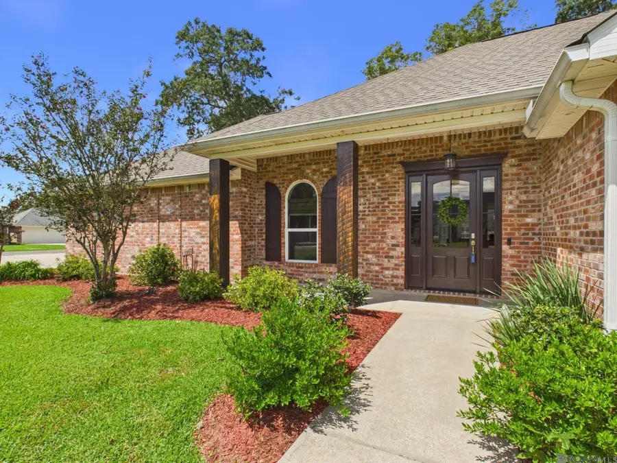 1002 Woodridge Dr, Breaux Bridge, LA 70517 - #2