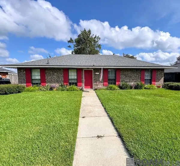 40110 La Rochelle Rd, Prairieville, LA 70769