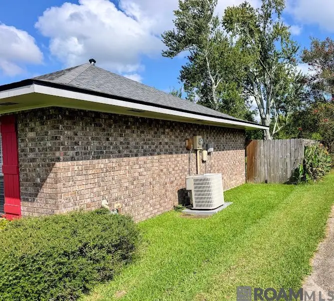 40110 La Rochelle Rd, Prairieville, LA 70769 - #2