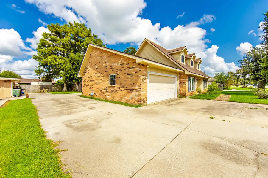 1442 St Charles St, Houma, LA 70360 - #2