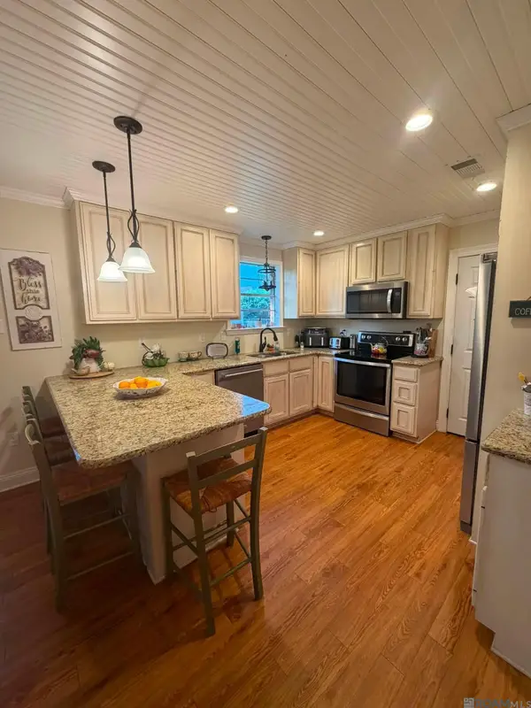 935 Montgomery Ave, Denham Springs, LA 70726