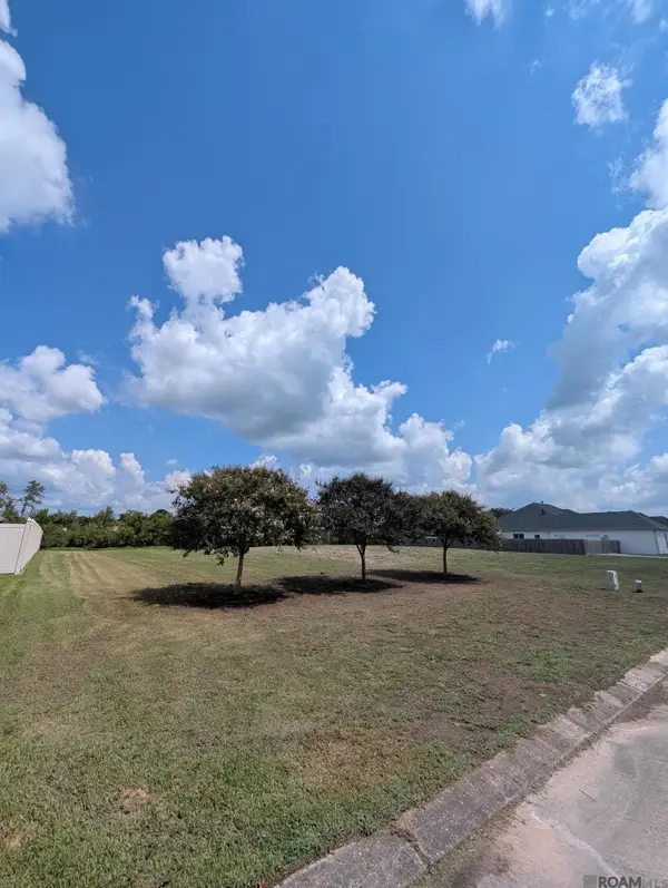 Oak Harbor Dr, Morgan City, LA 70380