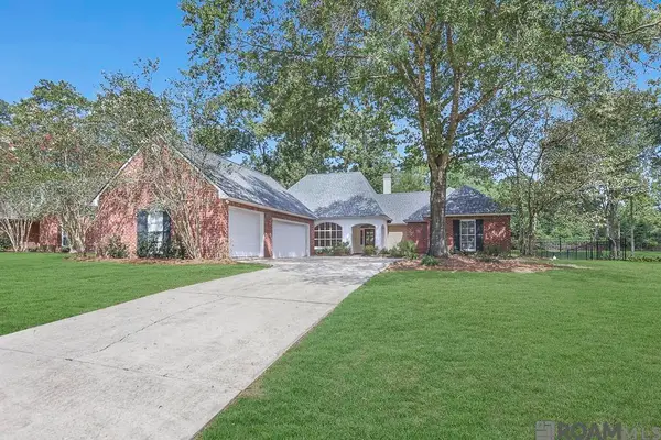 18141 Rolling Wood Dr, Baton Rouge, LA 70817