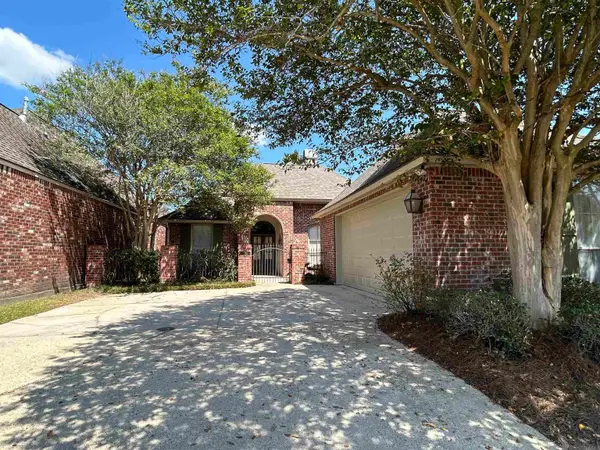 10831 N Shoreline Dr, Baton Rouge, LA 70809