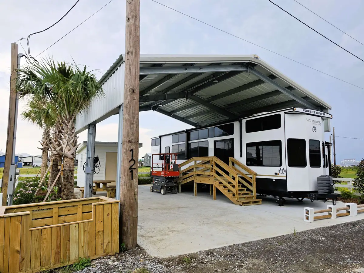 121 Gilbert Ln, Grand Isle, LA 70358 - #1