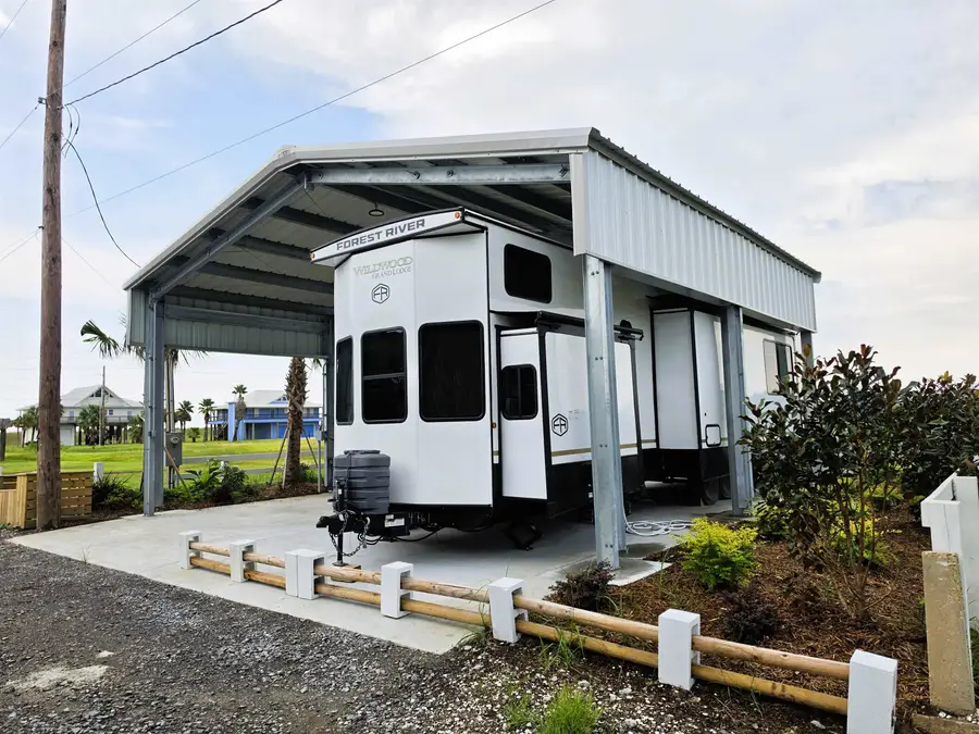 121 Gilbert Ln, Grand Isle, LA 70358 - #3
