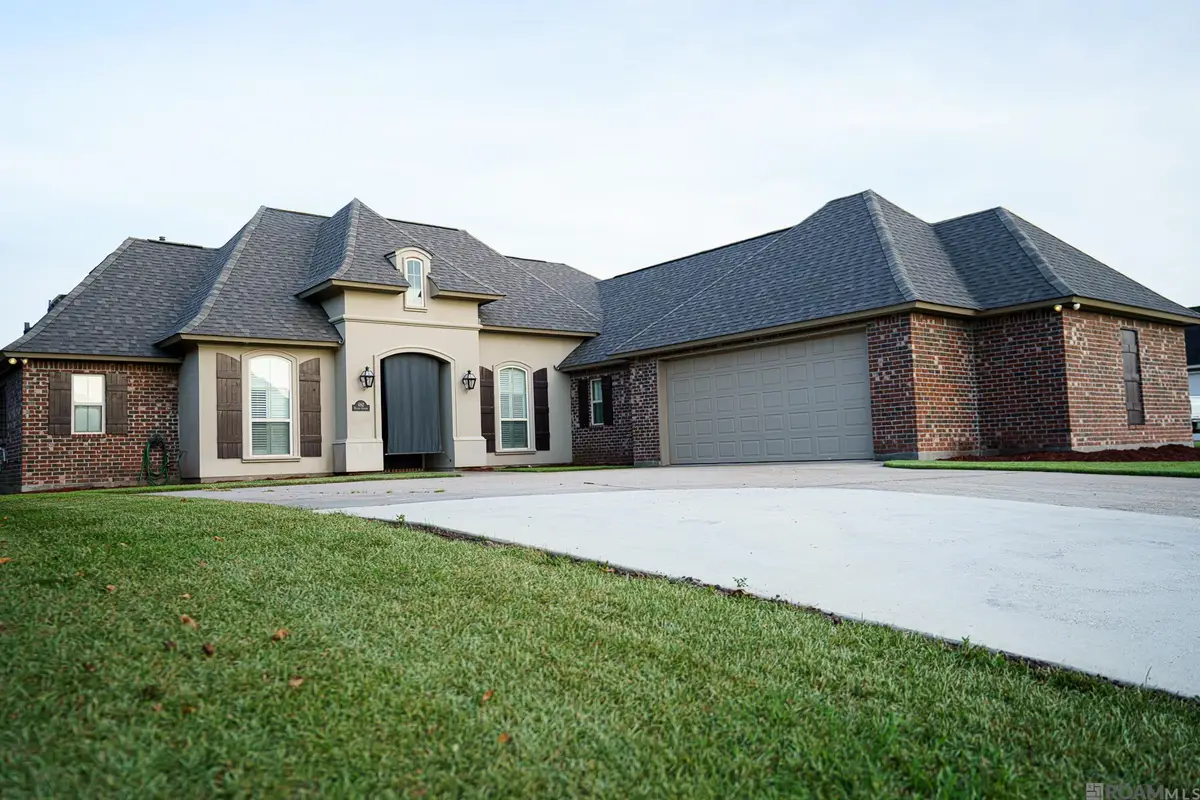 6162 Pelican Crossing Dr, Gonzales, LA 70737 - #1