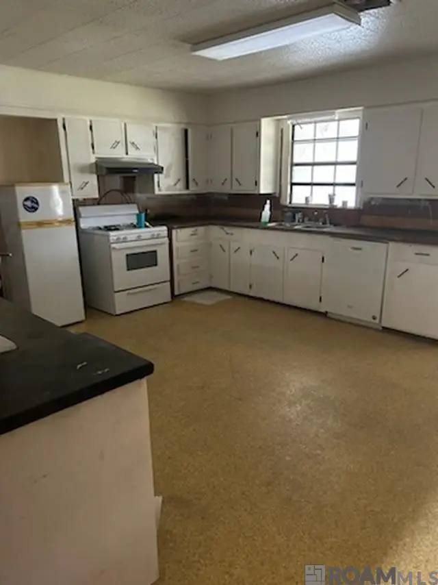 1120 College Road, Eunice, LA 70535 - #2