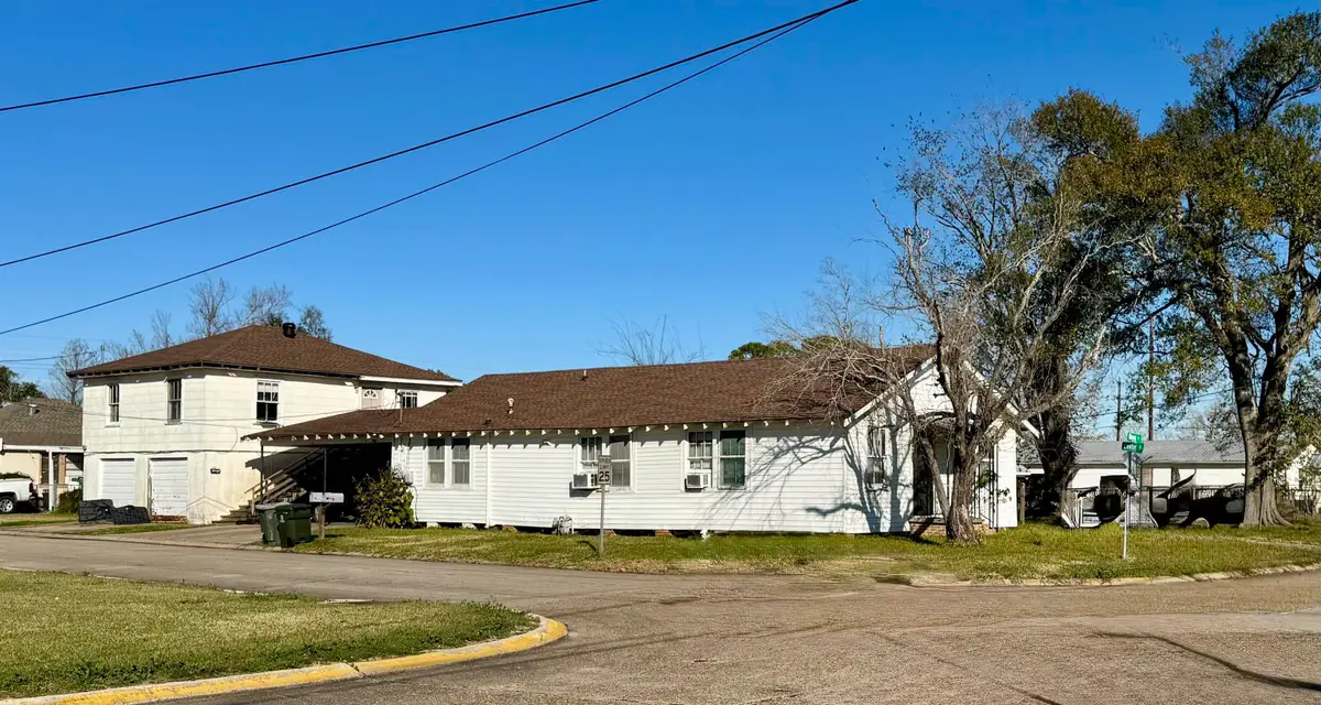 1301 & 1301 1/2 Bourg St, Houma, LA 70364 - #1