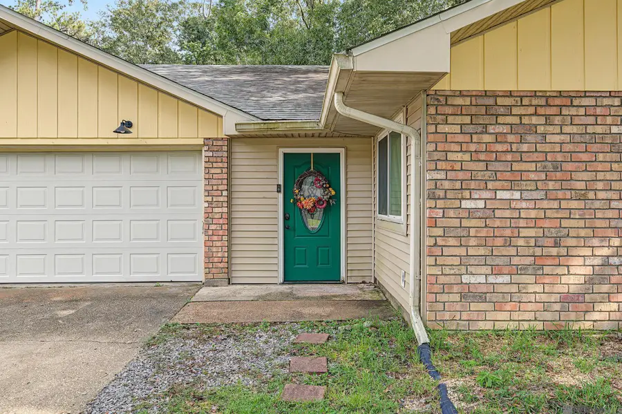 2426 Sherry St, Denham Springs, LA 70726 - #3