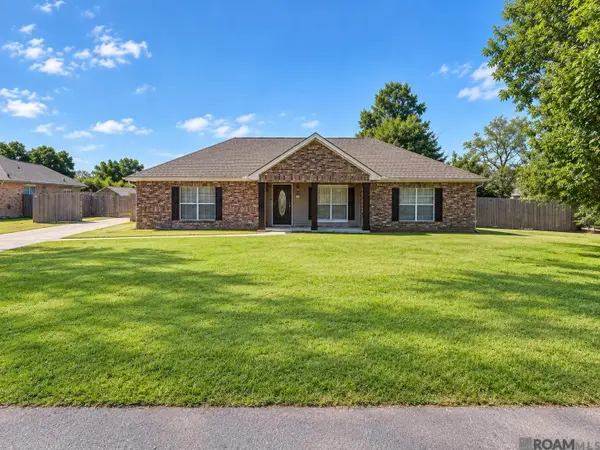 107 Weeks Dr, Youngsville, LA 70592