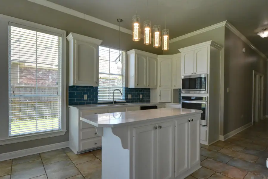 37252 S Lakeshore Ave, Prairieville, LA 70769 - #2