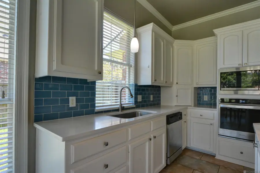 37252 S Lakeshore Ave, Prairieville, LA 70769 - #3