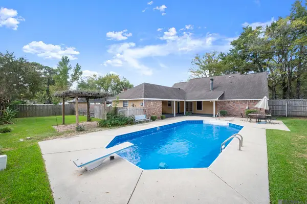 5131 Hickory Ridge Bl, Saint George, LA 70817